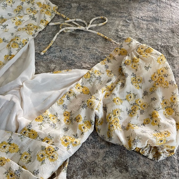 Yellow Floral Dress- ASTR the Label Tie Back Dress- Midi Dress-NWOT - Picture 15 of 15